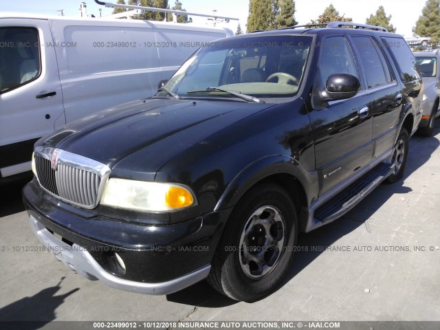 5LMRU27A7YLJ04736 - 2000 LINCOLN NAVIGATOR Schwarz Foto 2
