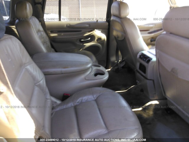 5LMRU27A7YLJ04736 - 2000 LINCOLN NAVIGATOR Schwarz Foto 8