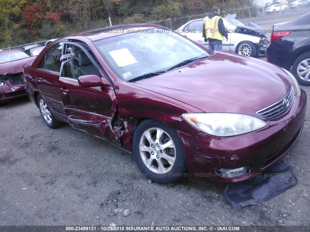 4T1BF30K85U104080 - 2005 TOYOTA CAMRY LE/XLE/SE MAROON photo 1