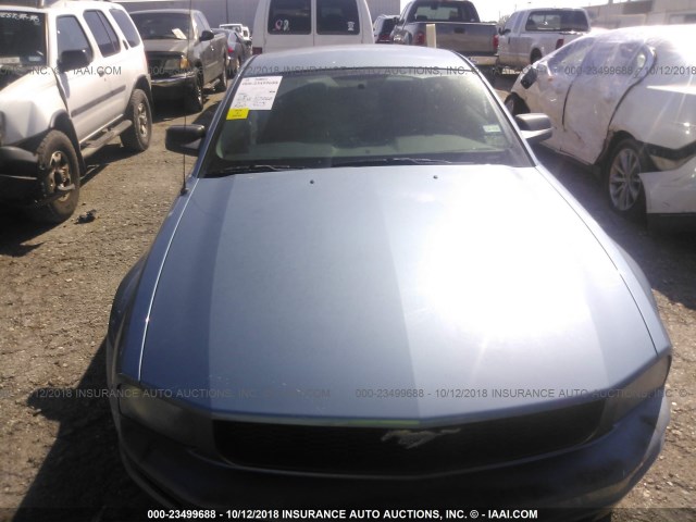 1ZVHT80N485124062 - 2008 FORD MUSTANG BLUE photo 6