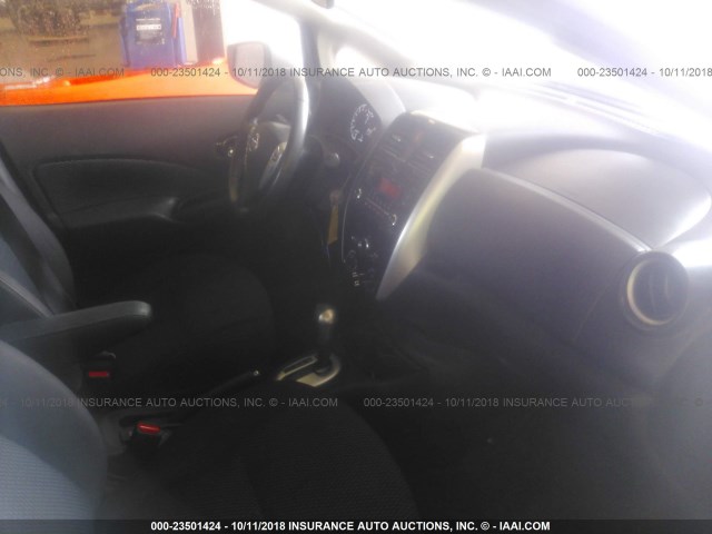 3N1CE2CP9FL411415 - 2015 NISSAN VERSA NOTE S/S PLUS/SV/SL/SR SILVER photo 5