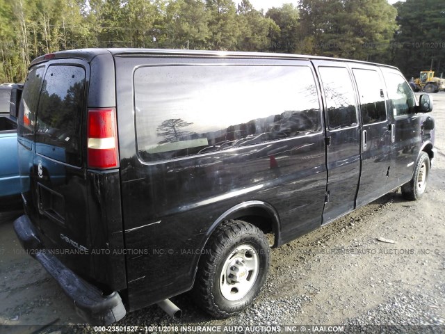 1GAHG39U341206010 - 2004 CHEVROLET EXPRESS G3500  BLACK photo 4