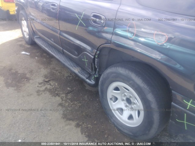 1GKEK63U24J277495 - 2004 GMC YUKON DENALI GRAY photo 6