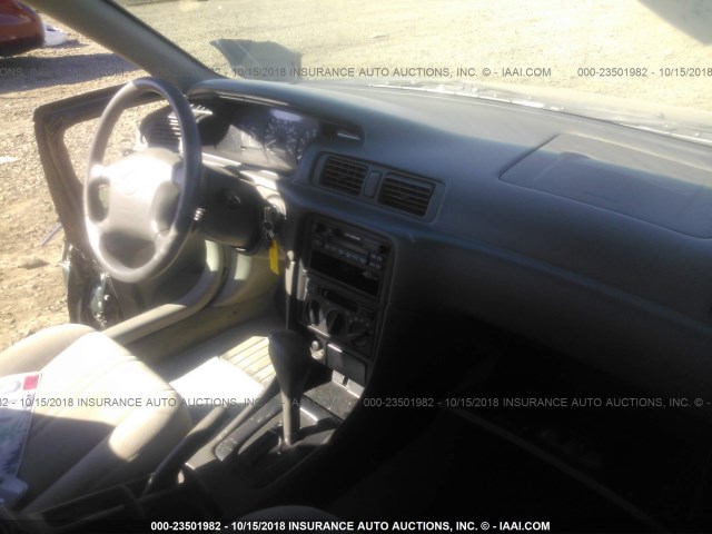 4T1BG22K5XU869559 - 1999 TOYOTA CAMRY CE/LE/XLE მწვანე ფოტო 5