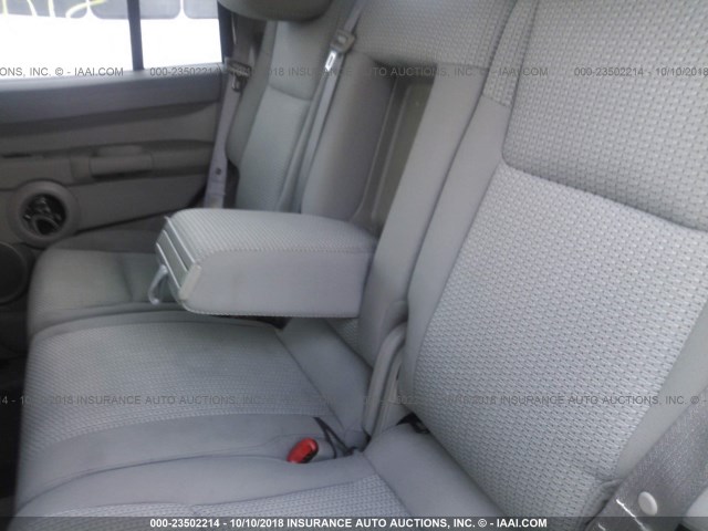 1J8HG48K16C206424 - 2006 JEEP COMMANDER TAN photo 8