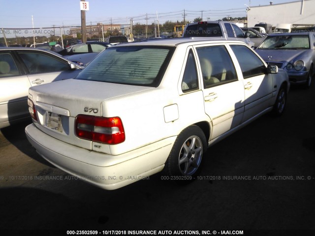 YV1LS5671W1478840 - 1998 VOLVO S70 GLT WHITE photo 4