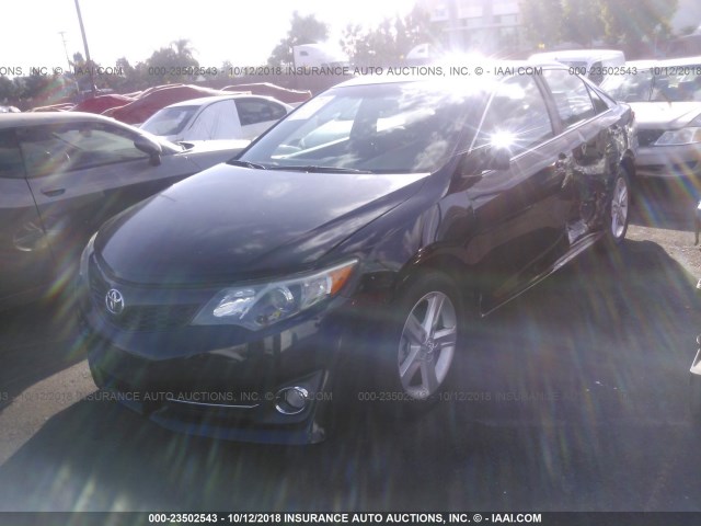 4T1BF1FK5EU308122 - 2014 TOYOTA CAMRY L/SE/LE/XLE Qara foto 2
