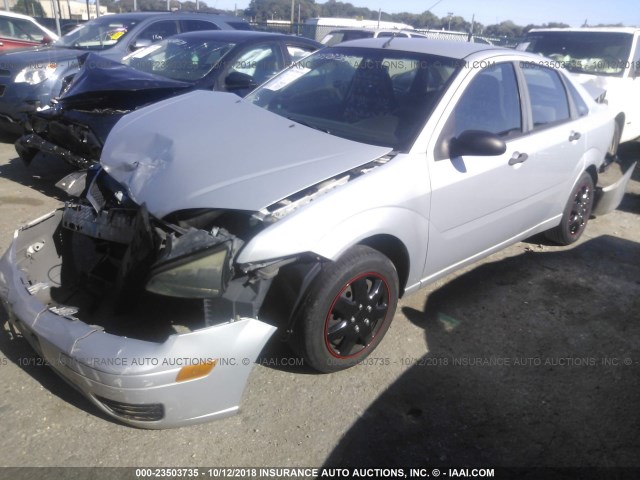1FAHP34N27W207198 - 2007 FORD FOCUS ZX4/S/SE/SES 银色 照片 2