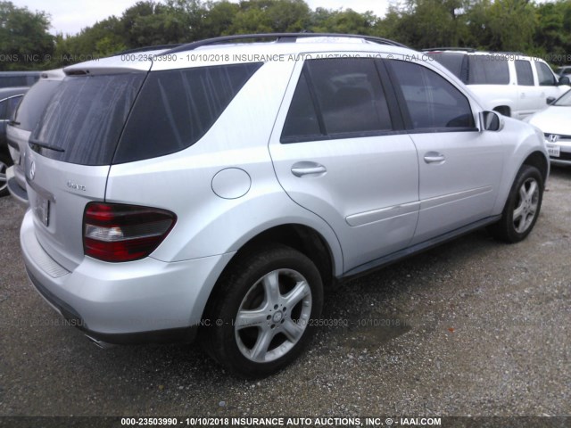 4JGBB86E28A300063 - 2008 MERCEDES-BENZ ML 350 SILVER photo 4