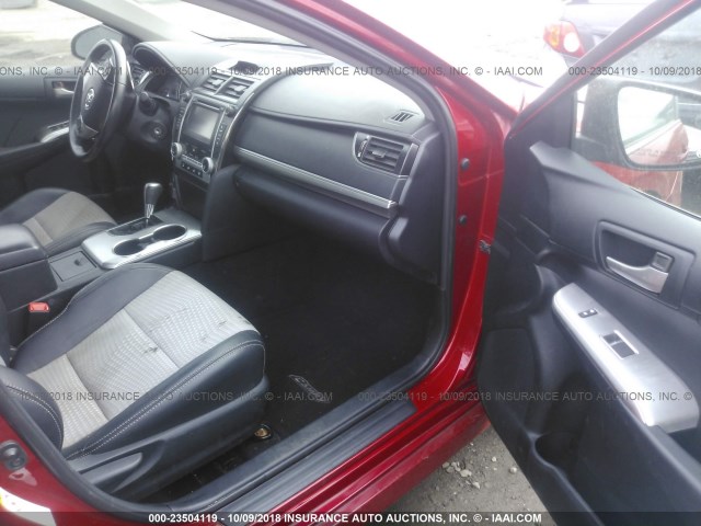4T1BF1FK1CU581197 - 2012 TOYOTA CAMRY SE/LE/XLE 红色 照片 5