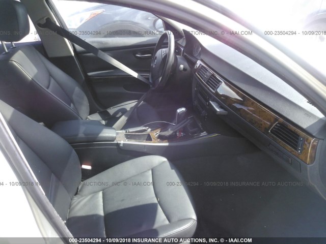 WBAVB17586NK39263 - 2006 BMW 325 I AUTOMATIC SILVER photo 5