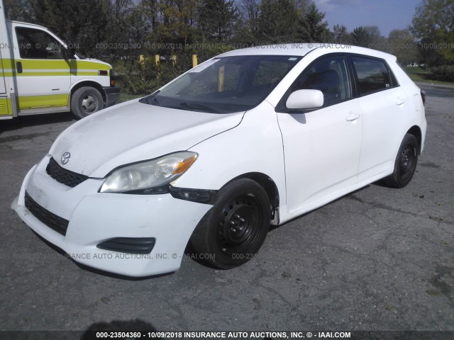 2T1KU4EE4CC845498 - 2012 TOYOTA COROLLA MATRIX  WHITE photo 2