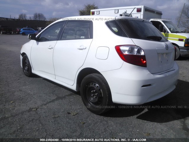 2T1KU4EE4CC845498 - 2012 TOYOTA COROLLA MATRIX  WHITE photo 3