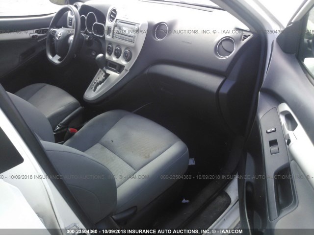 2T1KU4EE4CC845498 - 2012 TOYOTA COROLLA MATRIX  WHITE photo 5