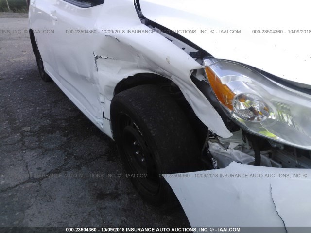 2T1KU4EE4CC845498 - 2012 TOYOTA COROLLA MATRIX  WHITE photo 6