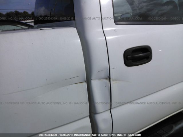 1GCHC23D96F248189 - 2006 CHEVROLET SILVERADO C2500 HEAVY DUTY WHITE photo 6