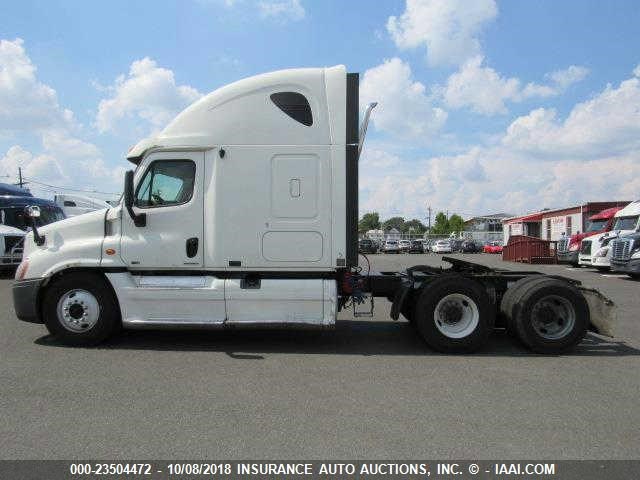 1FUJGLDR5BSAZ3935 - 2011 FREIGHTLINER CASCADIA 125  Unknown photo 2