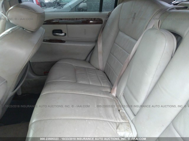 1LNHM81W8XY695019 - 1999 LINCOLN TOWN CAR EXECUTIVE SILVER photo 8