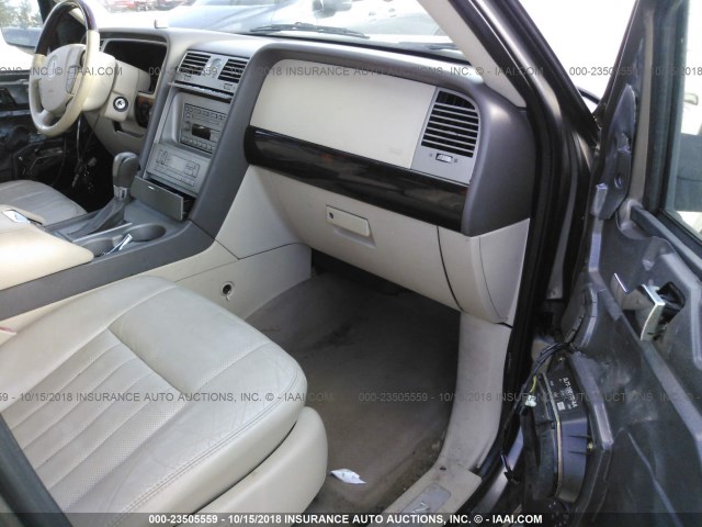 5LMFU28R74LJ08108 - 2004 LINCOLN NAVIGATOR Braun Foto 5