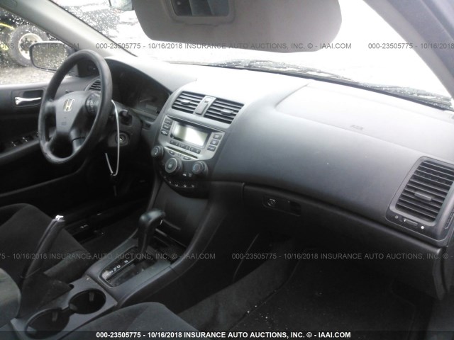 1HGCM56136A084043 - 2006 HONDA ACCORD VALUE SILVER photo 5