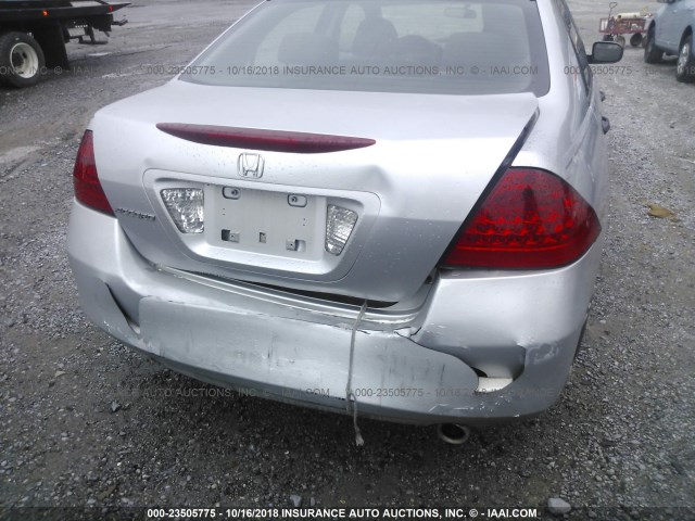 1HGCM56136A084043 - 2006 HONDA ACCORD VALUE SILVER photo 6