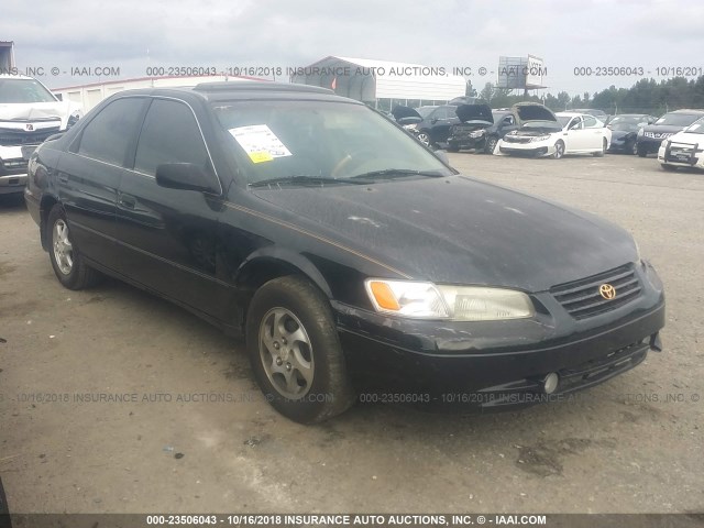 4T1BG28K0WU233590 - 1998 TOYOTA CAMRY CE/LE/XLE 黑色 照片 1