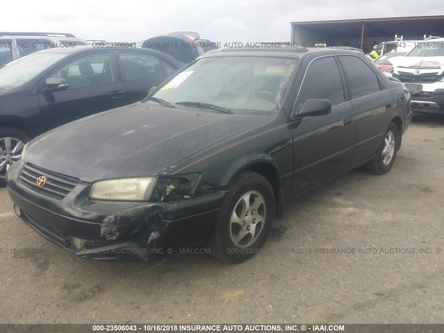 4T1BG28K0WU233590 - 1998 TOYOTA CAMRY CE/LE/XLE 黑色 照片 2