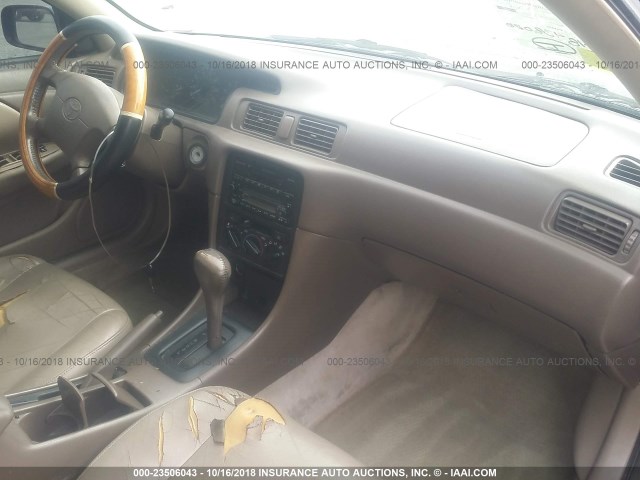 4T1BG28K0WU233590 - 1998 TOYOTA CAMRY CE/LE/XLE 黑色 照片 5
