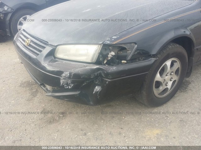 4T1BG28K0WU233590 - 1998 TOYOTA CAMRY CE/LE/XLE 黑色 照片 6