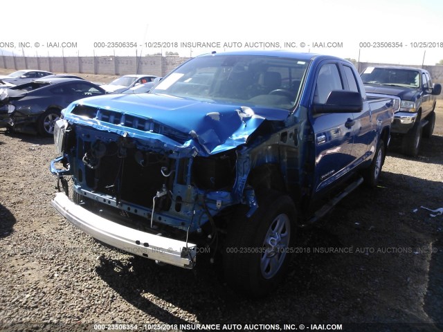 5TFUY5F16JX701478 - 2018 TOYOTA TUNDRA DOUBLE CAB SR/SR5 BLUE photo 2