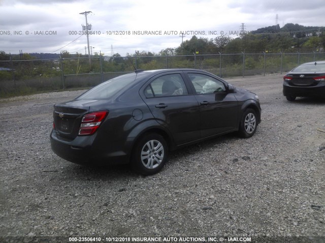 1G1JB5SG5H4171801 - 2017 CHEVROLET SONIC LS 灰色 照片 4