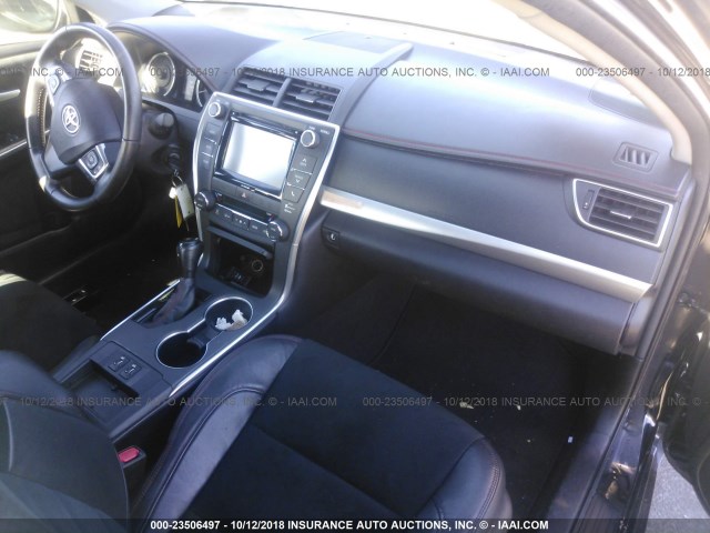 4T1BF1FK6GU123905 - 2016 TOYOTA CAMRY LE/XLE/SE/XSE 黑色 照片 5