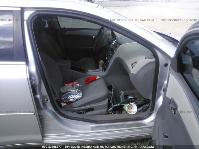 1G1ZC5E07CF132977 - 2012 CHEVROLET MALIBU 1LT SILVER photo 5