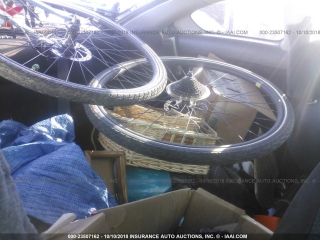 JTKDE177X60080887 - 2006 TOYOTA SCION TC 银色 照片 8