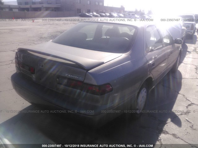 4T1BG22K2XU615128 - 1999 TOYOTA CAMRY CE/LE/XLE 金色 照片 4
