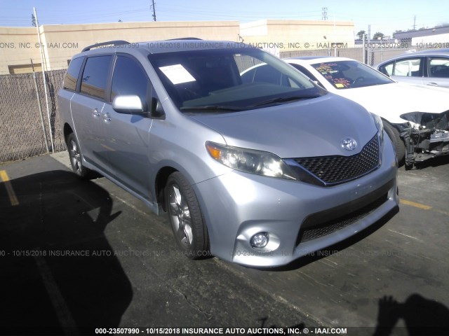 5TDXZ3DC2HS789545 - 2017 TOYOTA SIENNA SE SILVER photo 1