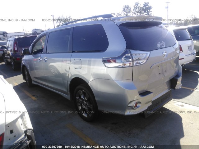 5TDXZ3DC2HS789545 - 2017 TOYOTA SIENNA SE SILVER photo 3