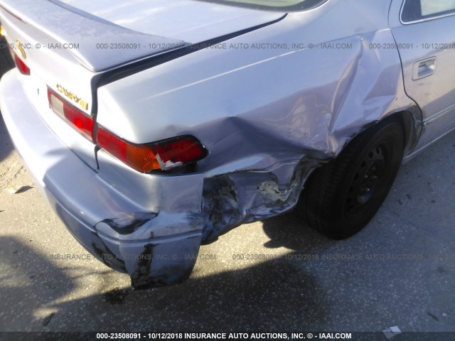 4T1BG22K2VU159791 - 1997 TOYOTA CAMRY CE/LE/XLE 灰色 照片 6