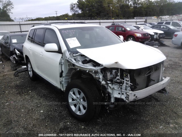 5TDZK3EH9DS127687 - 2013 TOYOTA HIGHLANDER PLUS/SE WHITE photo 1