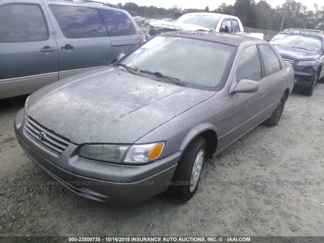 4T1BG22K6VU005018 - 1997 TOYOTA CAMRY CE/LE/XLE GRAY photo 2