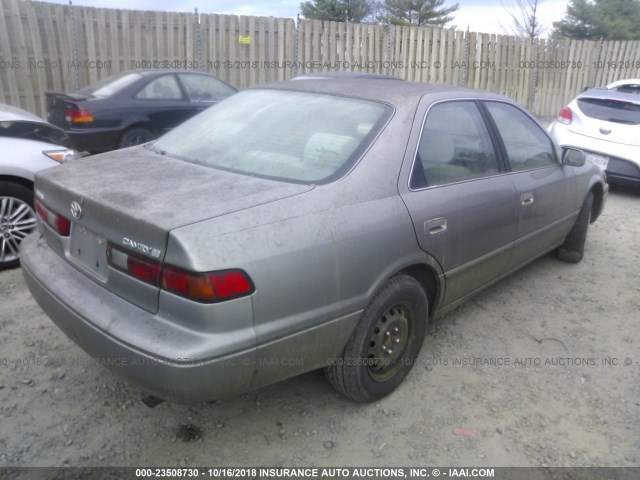 4T1BG22K6VU005018 - 1997 TOYOTA CAMRY CE/LE/XLE GRAY photo 4