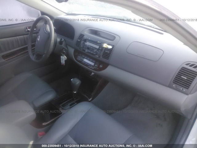JTDBE30K453018696 - 2005 TOYOTA CAMRY LE/XLE/SE 白色 照片 5