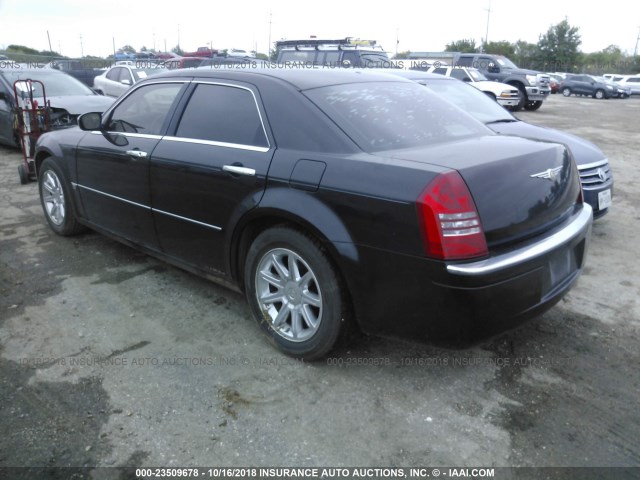 2C3KA63H76H440705 - 2006 CHRYSLER 300C შავი ფოტო 3