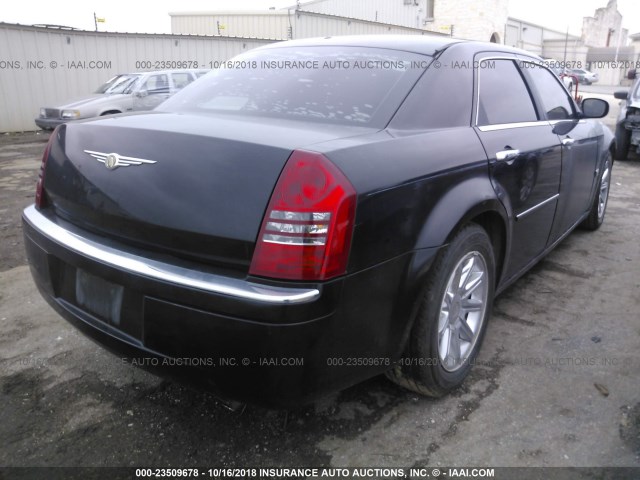 2C3KA63H76H440705 - 2006 CHRYSLER 300C შავი ფოტო 4
