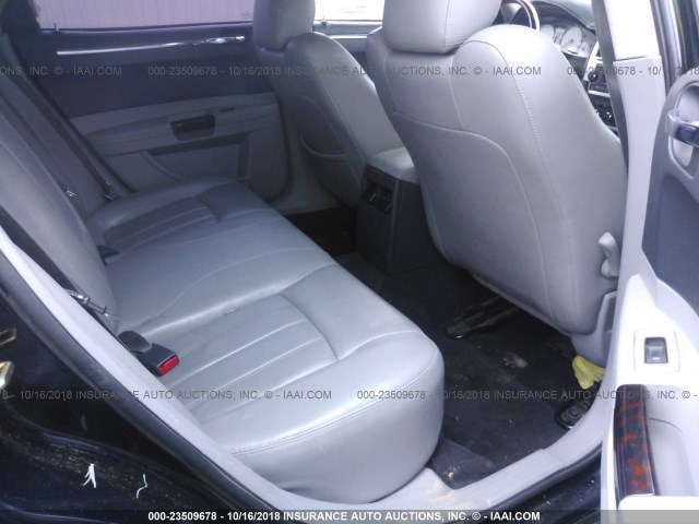 2C3KA63H76H440705 - 2006 CHRYSLER 300C შავი ფოტო 8