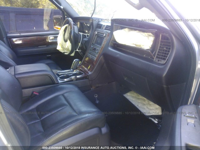 5LMJJ2H53BEJ09404 - 2011 LINCOLN NAVIGATOR 银色 照片 5