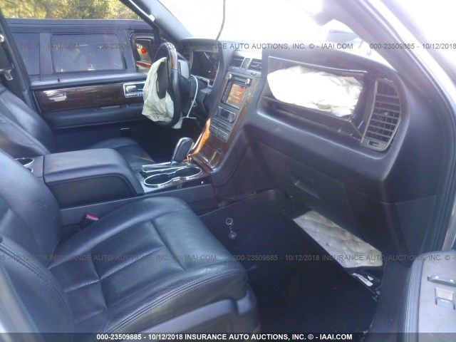 5LMJJ2H53BEJ09404 - 2011 LINCOLN NAVIGATOR 银色 照片 8