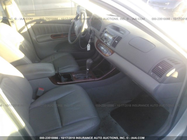 4T1BE30K33U720463 - 2003 TOYOTA CAMRY LE/XLE/SE 银色 照片 5