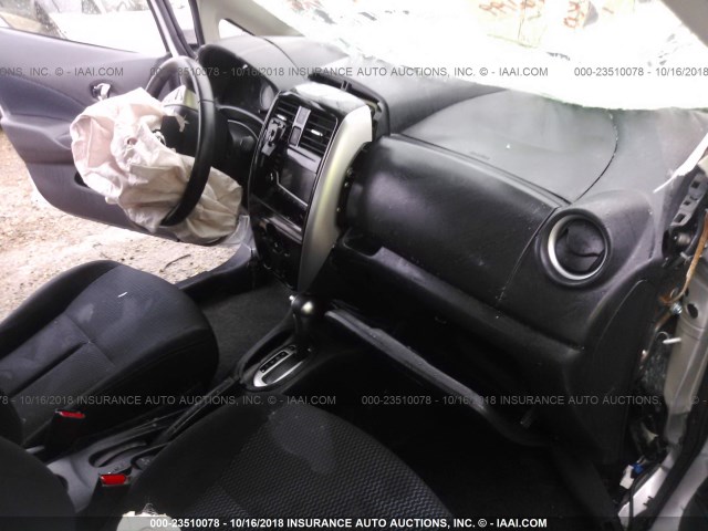 3N1CE2CP4GL383976 - 2016 NISSAN VERSA NOTE S/S PLUS/SV/SL/SR SILVER photo 5