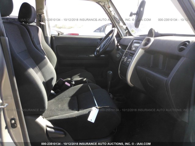 JTLKT324954000147 - 2005 TOYOTA SCION XB Сұр фото 5